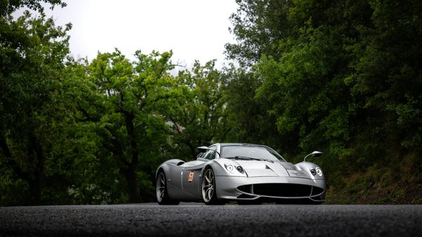 How Have Historical Trends Influenced Contemporary UK Women's Fashion?